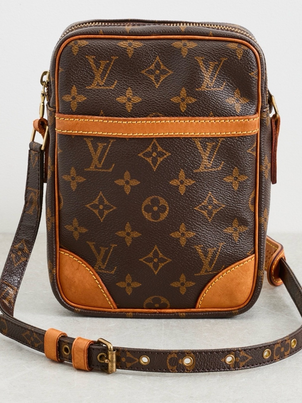 Louis Vuitton Danube Camera Bag with monogram canvas + leather accents!